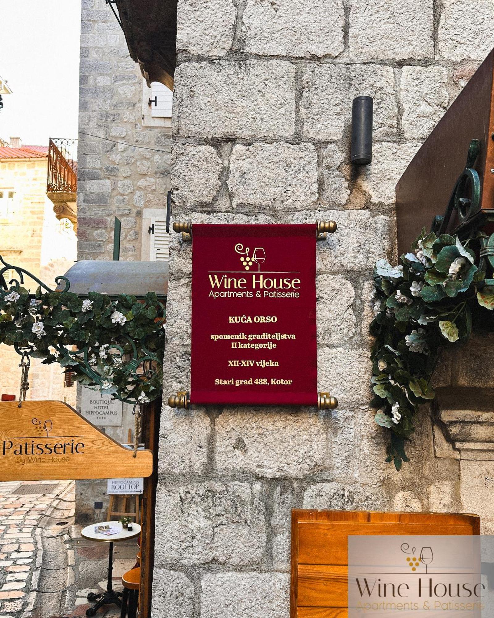 Wine House Old Town *
