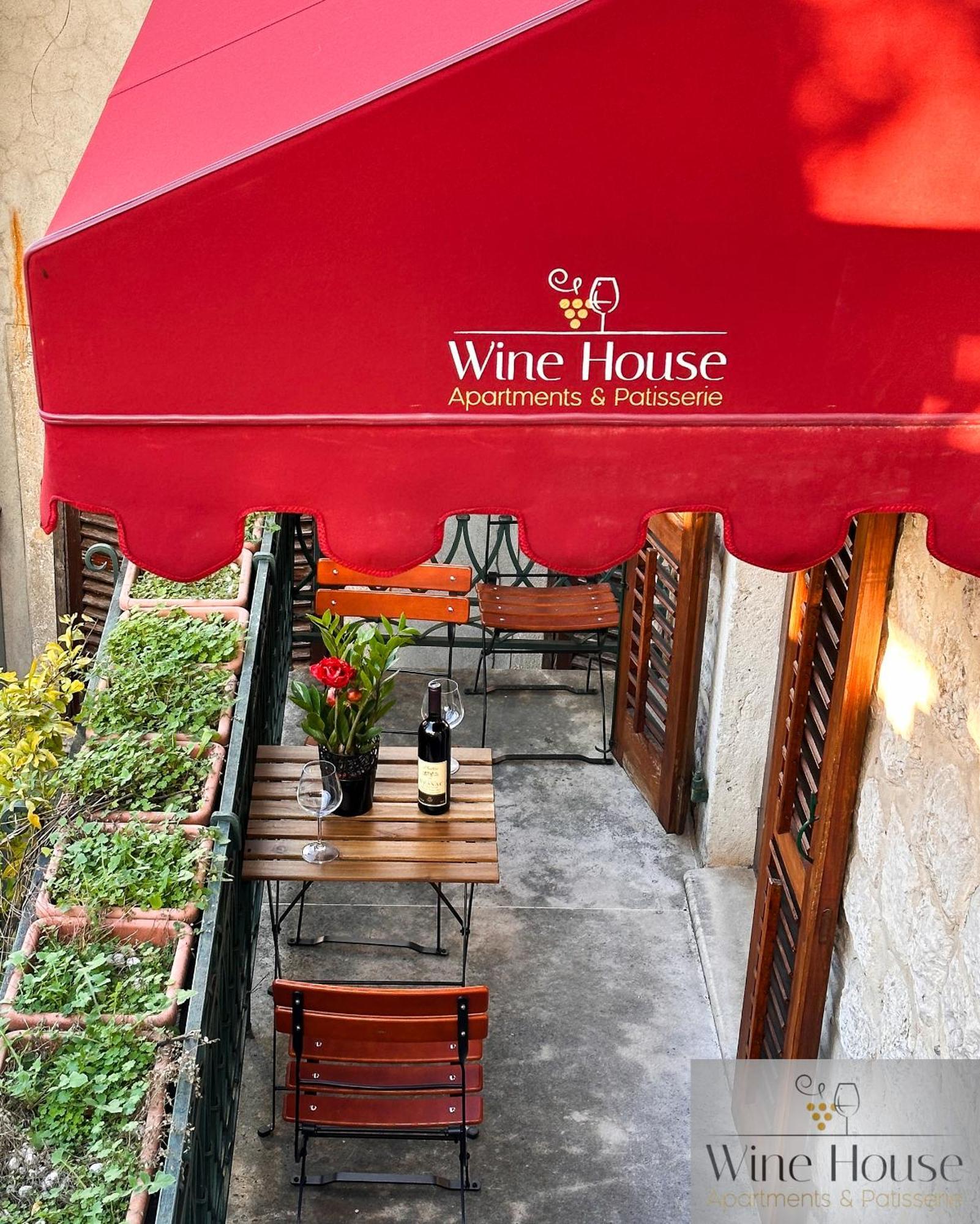 Wine House Old Town Apartment