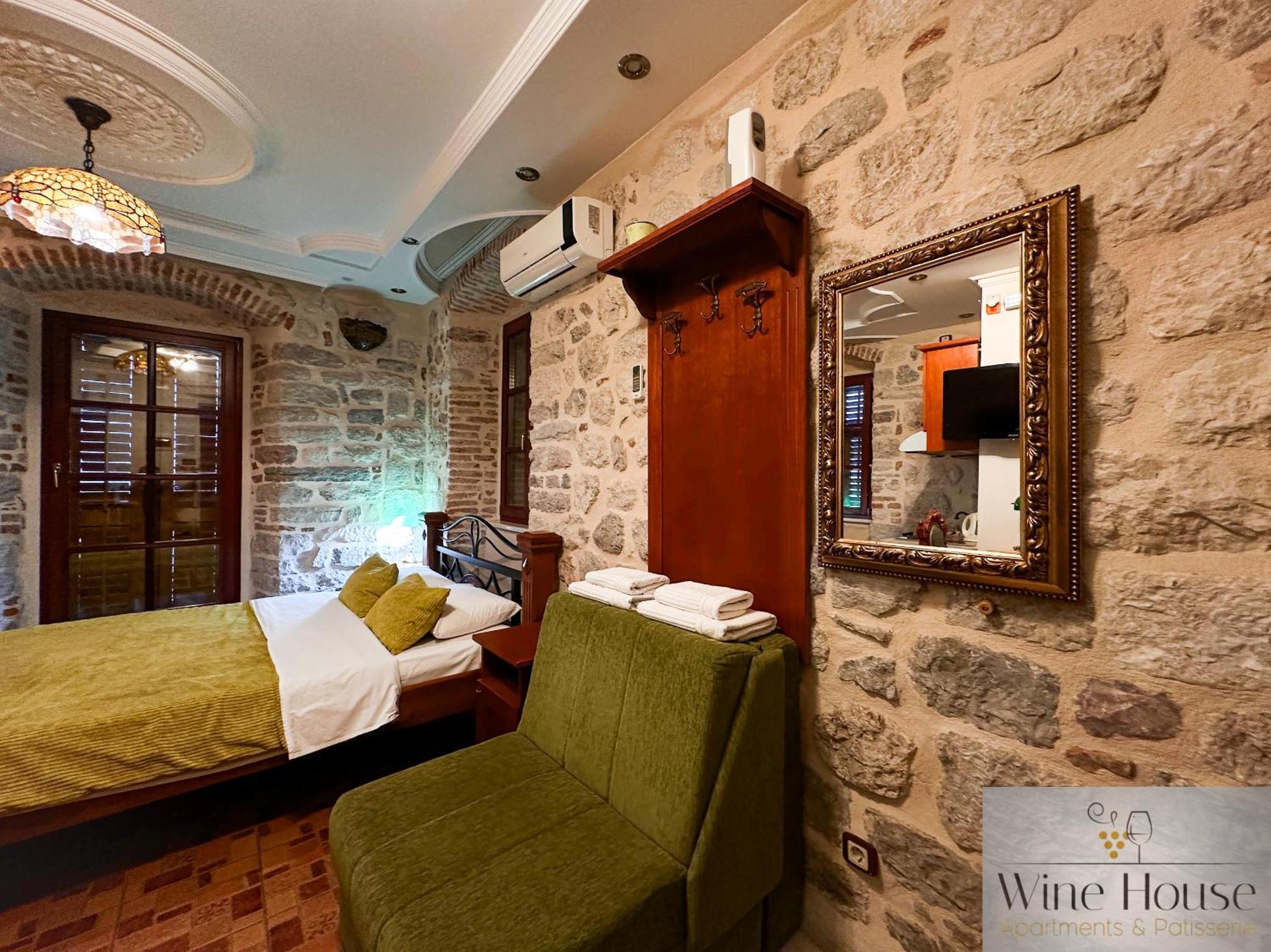 Wine House Old Town Apartment *