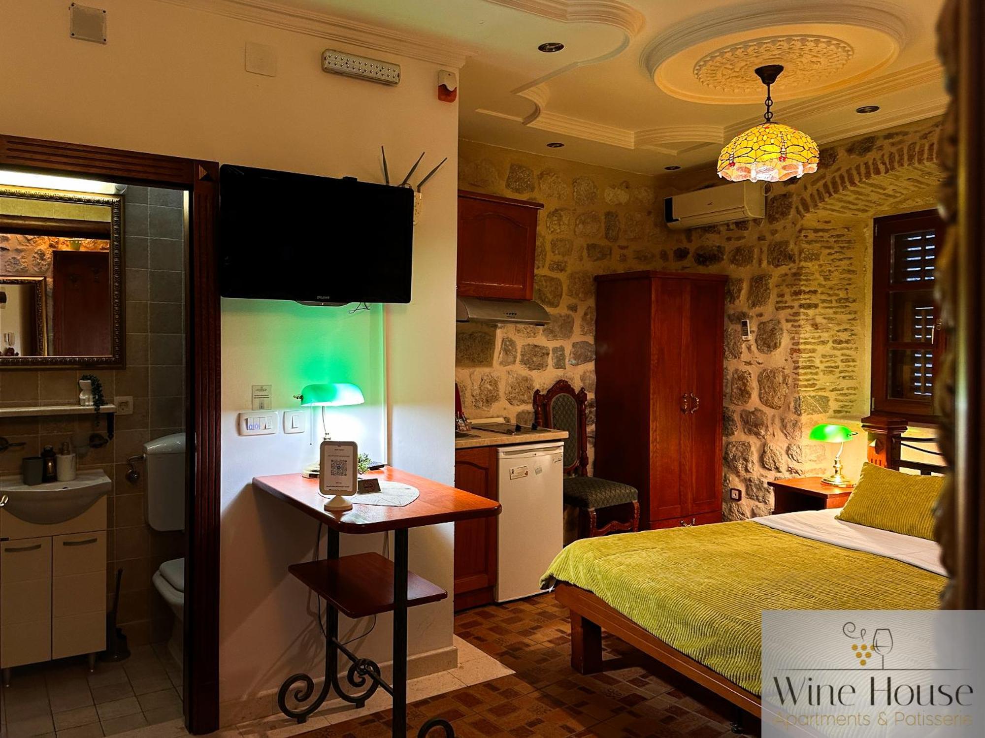 Wine House Old Town Apartment