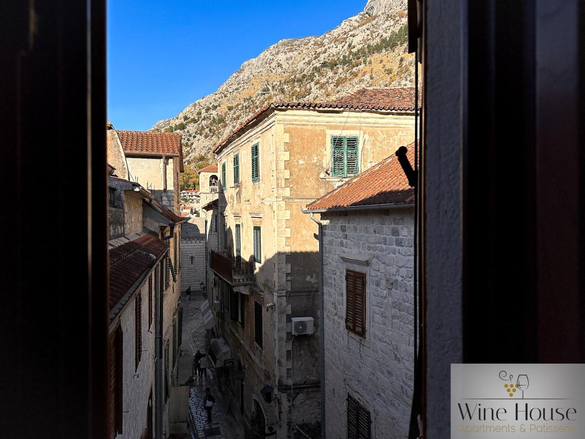 Wine House Old Town Apartment *