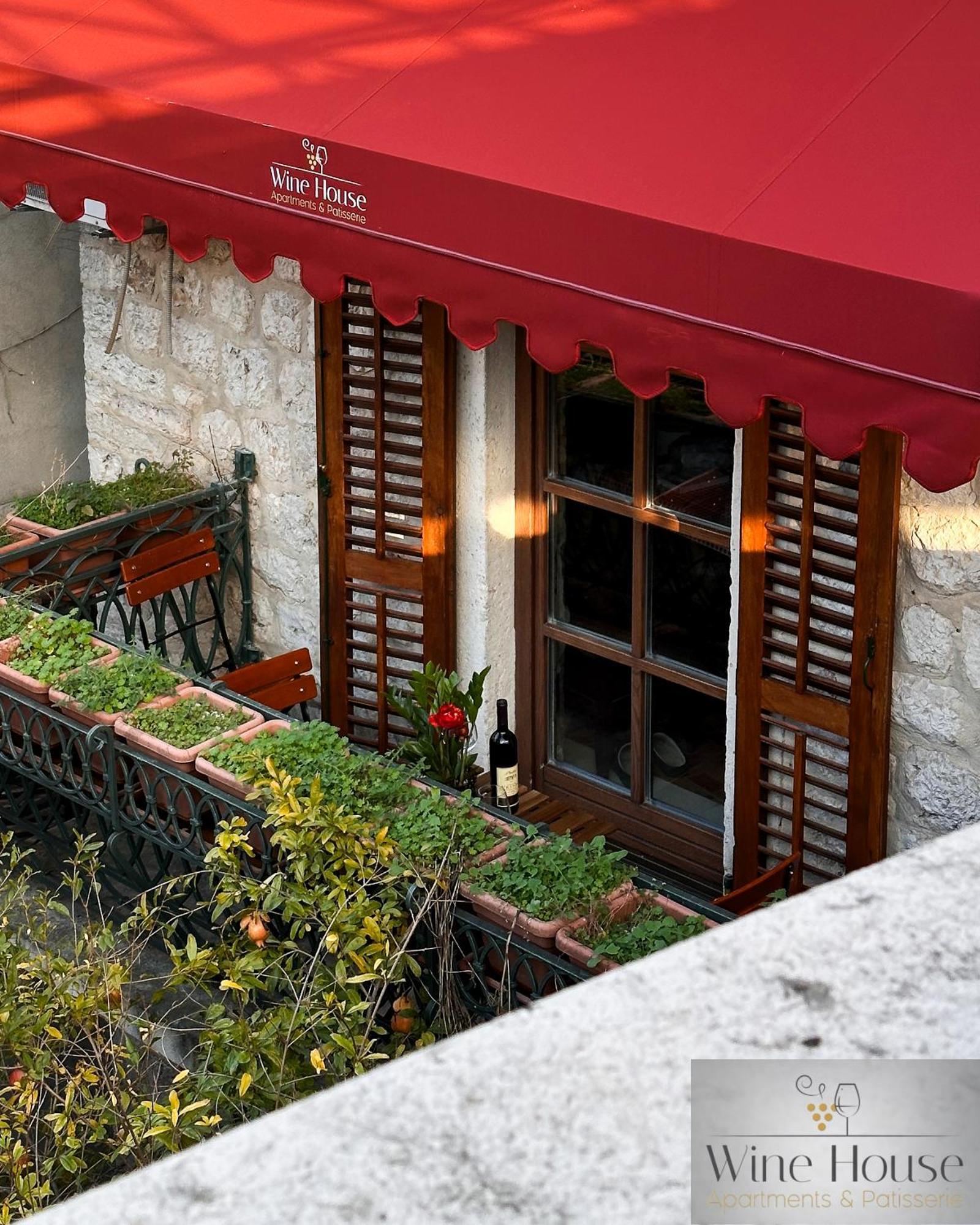 Wine House Old Town Apartment