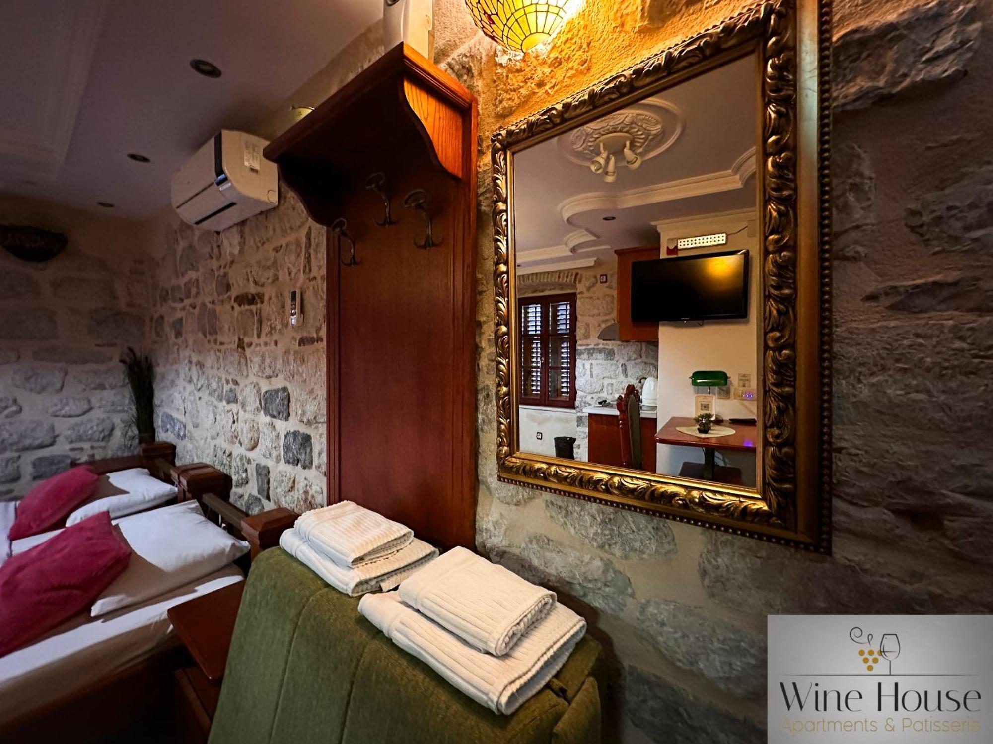 Wine House Old Town Apartment *