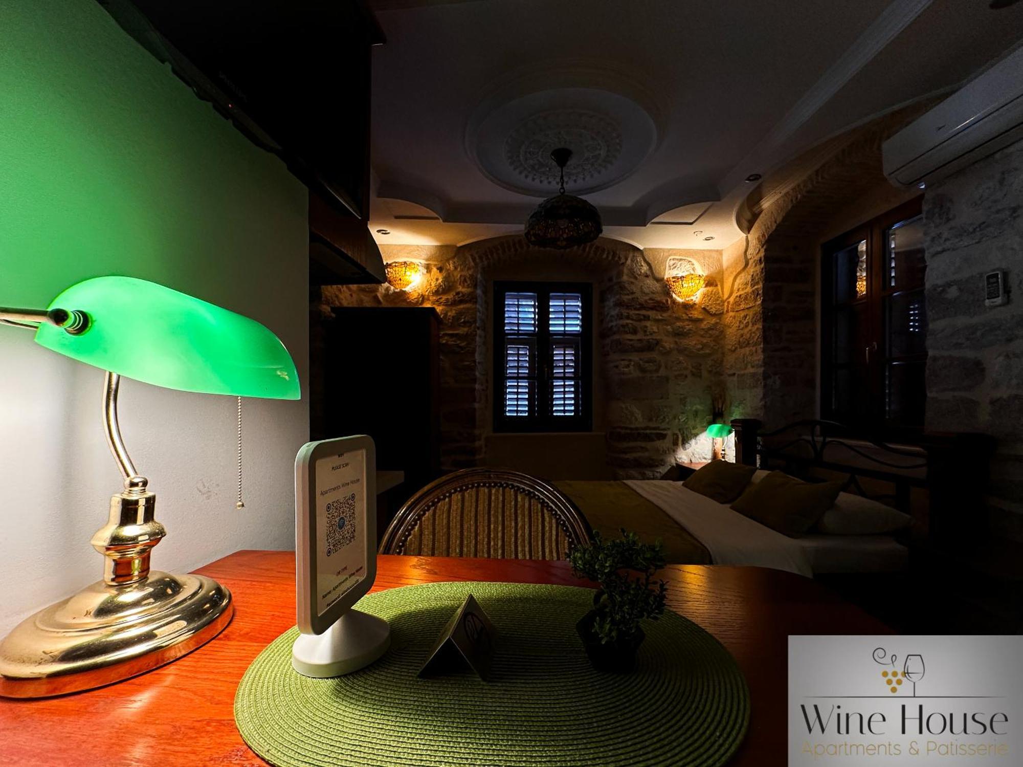 Wine House Old Town Apartment